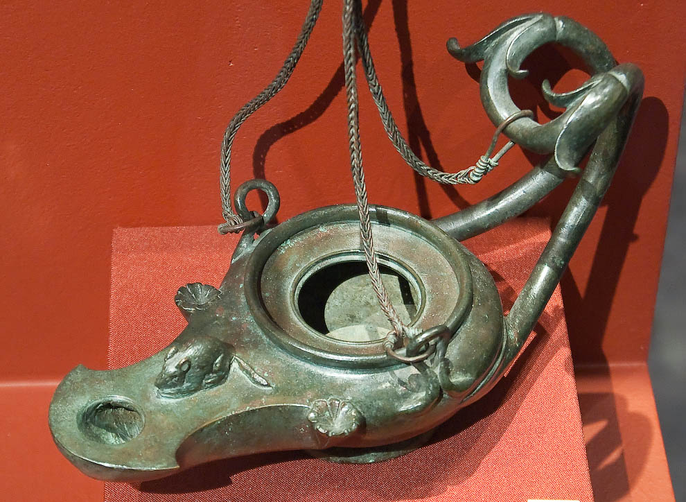 Металлические изделия из Помпей: лампа
