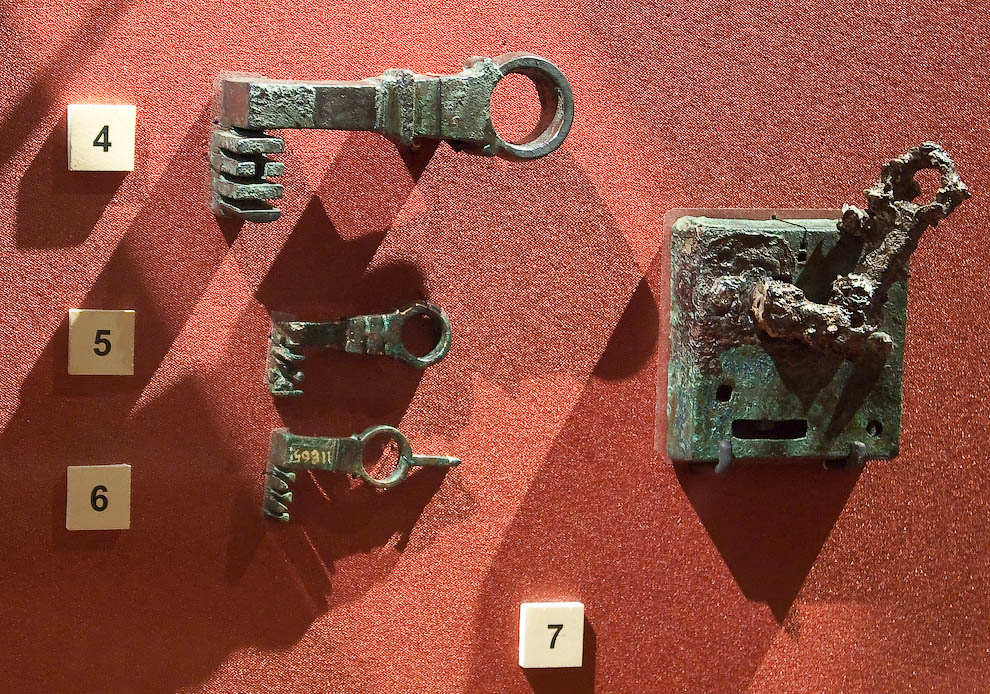 Металлические изделия из Помпей: инструменты