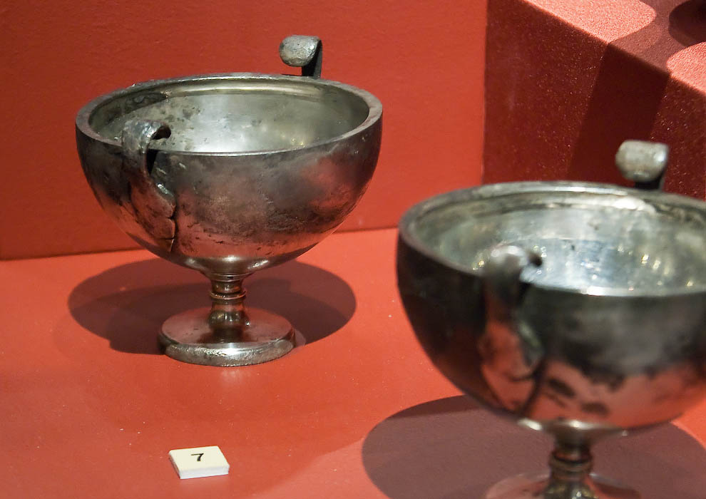 Металлические изделия из Помпей: посуда